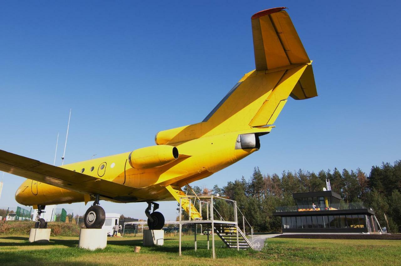 Yellow Plane Yurov Exterior foto